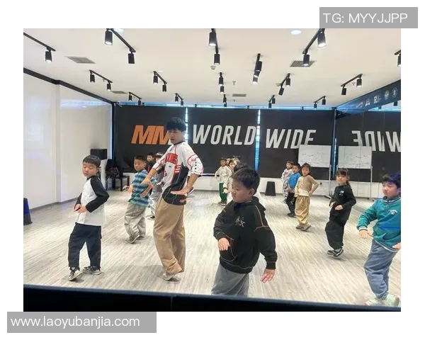 重庆街舞队荣获全国街舞比赛第三名展现实力与风采